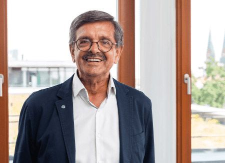 Verlag, Schmidt-Römhild, Lübeck, Druckhaus, Medien, Webseiten, Verzeichnismedien, Zeitschriften, Grafikdesign, Max Schmidt-römhild GmbH & Co. KG, Druckhaus, Lübeck, Biografie, Persönlichkeiten, Kongressgesellschaft, Planung, Organisation, Medizin, Spezialist, 360 Grad-Dienstleister, Onlinevariante, Apps, Alexa, Kunden, Media-Kampagne, SEO-Optimierung, Media-Kampagne, Online-Druckerei, Medienhaus, Das Telefonbuch, Jörg Wolters