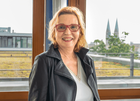 Verlag, Schmidt-Römhild, Lübeck, Druckhaus, Medien, Webseiten, Verzeichnismedien, Zeitschriften, Grafikdesign, Max Schmidt-römhild GmbH & Co. KG, Druckhaus, Lübeck, Biografie, Persönlichkeiten, Kongressgesellschaft, Planung, Organisation, Medizin, Spezialist, 360 Grad-Dienstleister, Onlinevariante, Apps, Alexa, Kunden, Media-Kampagne, SEO-Optimierung, Media-Kampagne, Online-Druckerei, Medienhaus, Das Telefonbuch, Gisela Roman-Grude