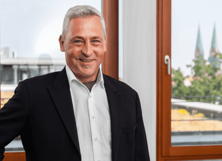 Verlag, Schmidt-Römhild, Lübeck, Druckhaus, Medien, Webseiten, Verzeichnismedien, Zeitschriften, Grafikdesign, Max Schmidt-römhild GmbH & Co. KG, Druckhaus, Lübeck, Biografie, Persönlichkeiten, Kongressgesellschaft, Planung, Organisation, Medizin, Spezialist, 360 Grad-Dienstleister, Onlinevariante, Apps, Alexa, Kunden, Media-Kampagne, SEO-Optimierung, Media-Kampagne, Online-Druckerei, Medienhaus, Das Telefonbuch, Frank Lubrich