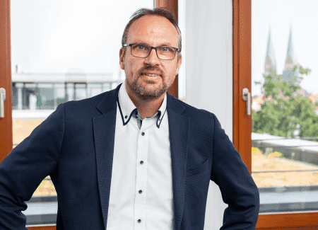Verlag, Schmidt-Römhild, Lübeck, Druckhaus, Medien, Webseiten, Verzeichnismedien, Zeitschriften, Grafikdesign, Max Schmidt-römhild GmbH & Co. KG, Druckhaus, Lübeck, Biografie, Persönlichkeiten, Kongressgesellschaft, Planung, Organisation, Medizin, Spezialist, 360 Grad-Dienstleister, Onlinevariante, Apps, Alexa, Kunden, Media-Kampagne, SEO-Optimierung, Media-Kampagne, Online-Druckerei, Medienhaus, Das Telefonbuch, Stefan Weu 